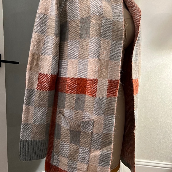 Sweater - Picture 1 of 4